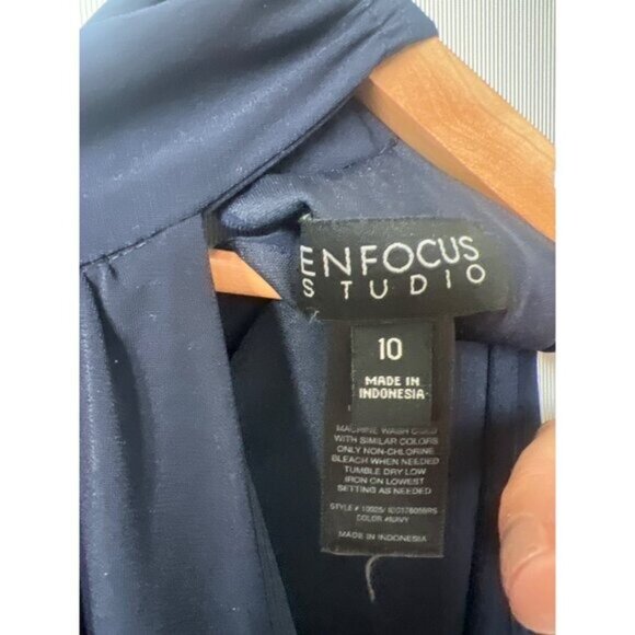 Ladies pantsuit, size 10 - Picture 9 of 13